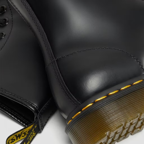 Dr. Martens 1460 women size 8 - Picture 2 of 10